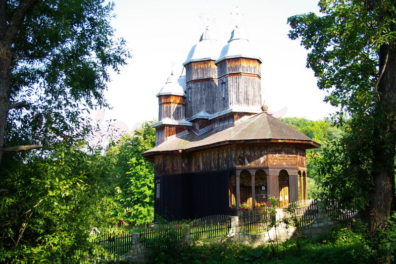 manastiri si biserici vechi turism buzau